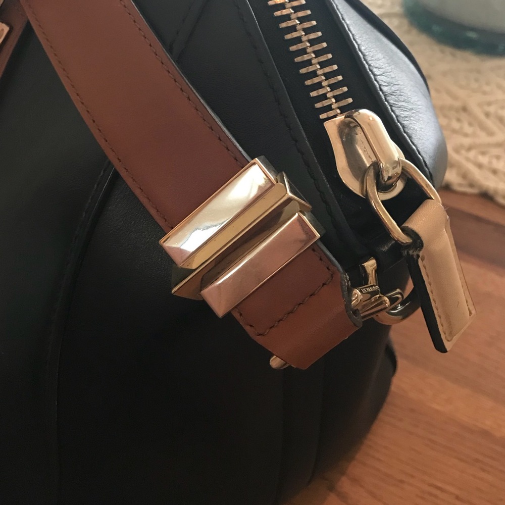 ⛔️Sold⛔️GIVENCHY MEDIUM ANTIGONA - Picture 4 of 8